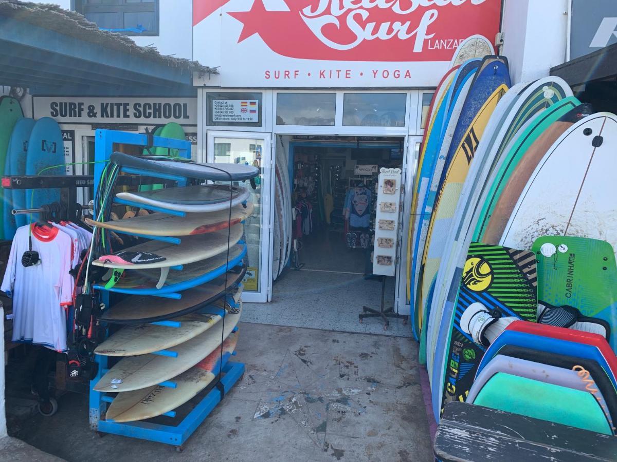 파마라 Red Star Surf & Yoga Camp Lanzarote 호스텔 외부 사진