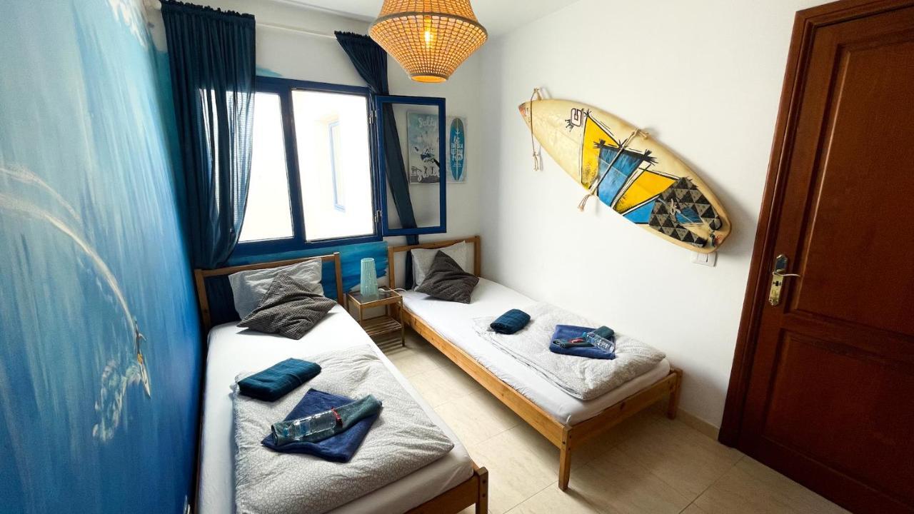 파마라 Red Star Surf & Yoga Camp Lanzarote 호스텔 외부 사진