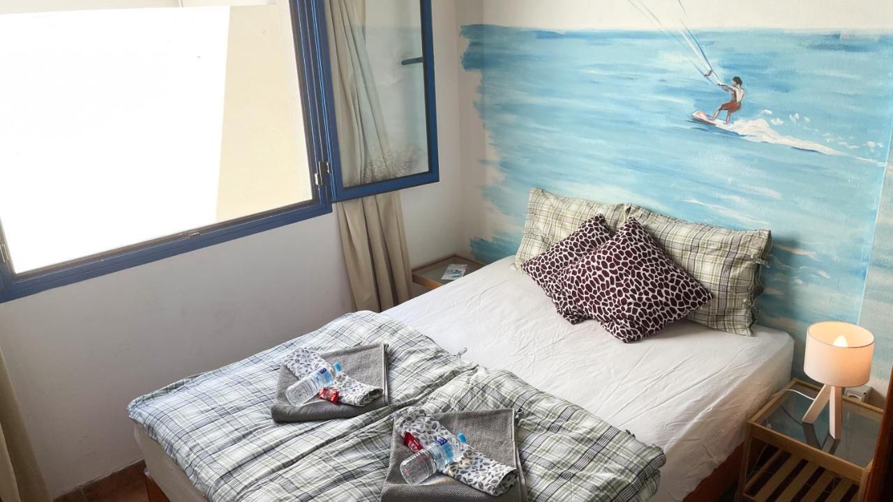파마라 Red Star Surf & Yoga Camp Lanzarote 호스텔 외부 사진