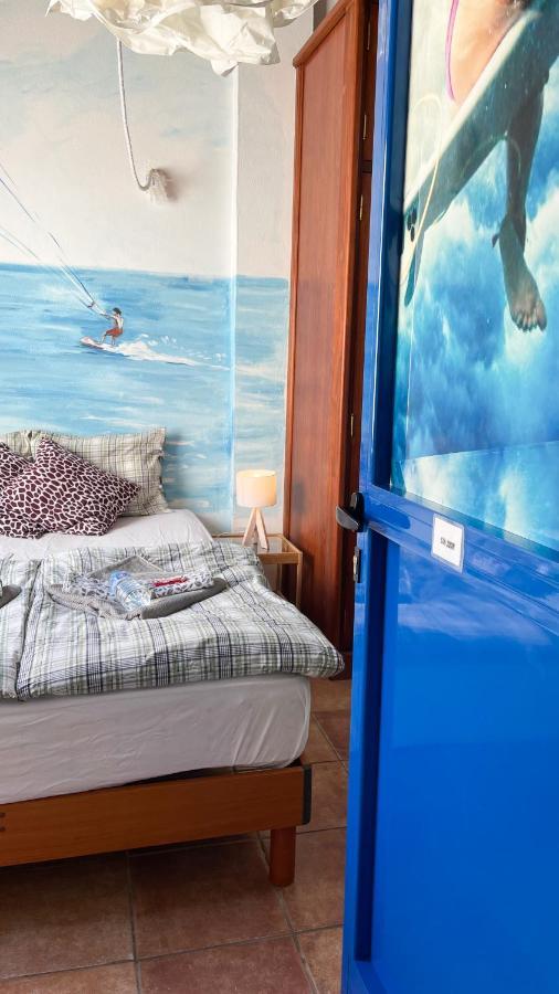 파마라 Red Star Surf & Yoga Camp Lanzarote 호스텔 외부 사진