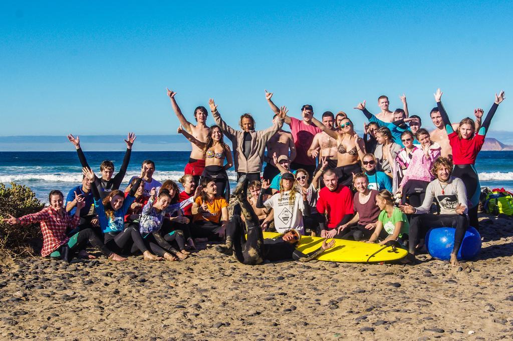 파마라 Red Star Surf & Yoga Camp Lanzarote 호스텔 외부 사진